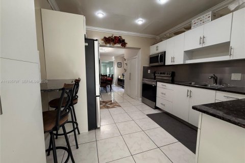 Casa en venta en Miami, Florida, 3 dormitorios, 177.26 m2 № 2001281 - foto 15