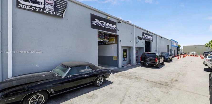 Propiedad comercial en Miami, Florida № 1797678