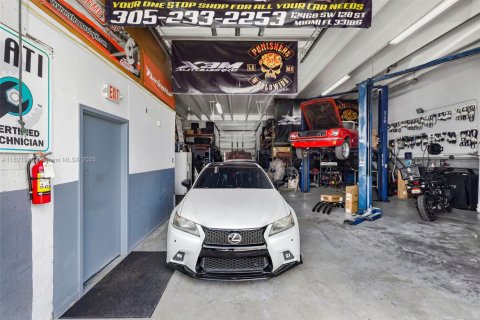 Propiedad comercial en venta en Miami, Florida № 1797678 - foto 4