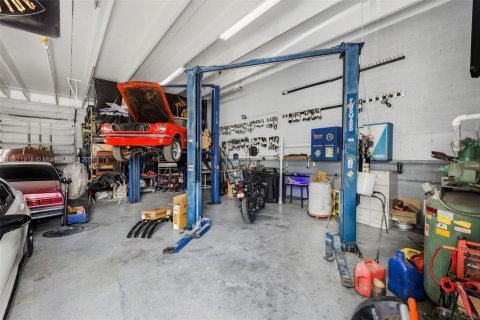 Propiedad comercial en venta en Miami, Florida № 1797678 - foto 14