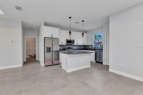 Casa en venta en Port Charlotte, Florida, 4 dormitorios, 155.52 m2 № 1419756 - foto 13