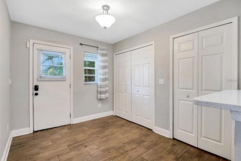 Immobilier commercial à vendre à Winter Garden, Floride: 4 chambres, 193.24 m2 № 2409979 - photo 8