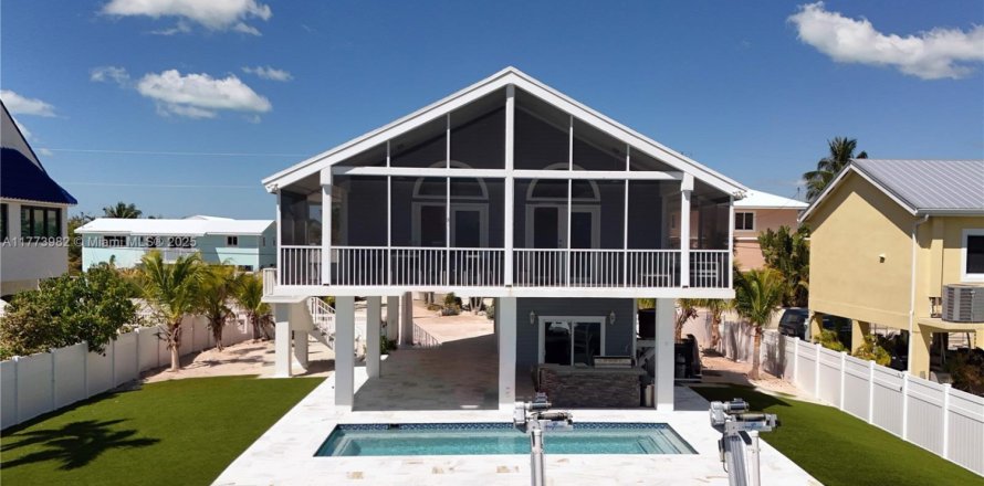 House in Key Largo, Florida 3 bedrooms, 170.38 sq.m. № 1863376