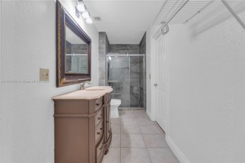 House in Miami, Florida 4 bedrooms, 175.21 sq.m. № 1847732 - photo 24