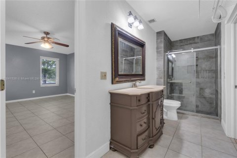 House in Miami, Florida 4 bedrooms, 175.21 sq.m. № 1847732 - photo 27