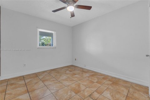 House in Miami, Florida 4 bedrooms, 175.21 sq.m. № 1847732 - photo 28