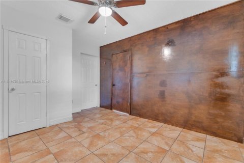 House in Miami, Florida 4 bedrooms, 175.21 sq.m. № 1847732 - photo 29
