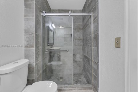 House in Miami, Florida 4 bedrooms, 175.21 sq.m. № 1847732 - photo 26