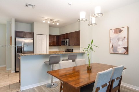Townhouse in North Lauderdale, Florida 2 bedrooms, 130.43 sq.m. № 1890211 - photo 6