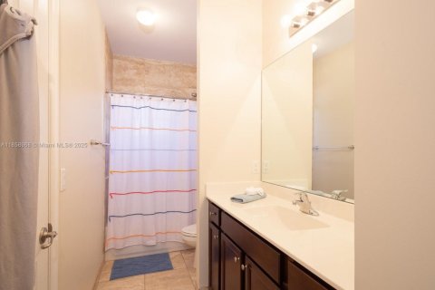 Townhouse in North Lauderdale, Florida 2 bedrooms, 130.43 sq.m. № 1890211 - photo 14