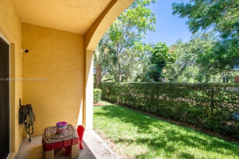 Townhouse in North Lauderdale, Florida 2 bedrooms, 130.43 sq.m. № 1890211 - photo 18