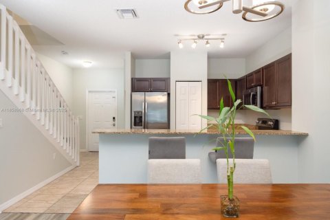 Townhouse in North Lauderdale, Florida 2 bedrooms, 130.43 sq.m. № 1890211 - photo 7