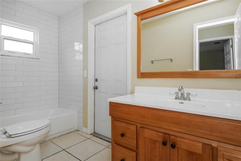 House in Port Orange, Florida 3 bedrooms, 144.56 sq.m. № 1769575 - photo 14