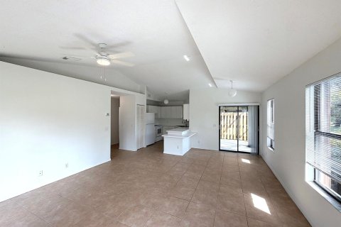 Copropriété à louer à St. Lucie, Floride: 2 chambres, 93.37 m2 № 2439282 - photo 2