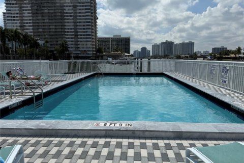 Copropriété à louer à Hallandale Beach, Floride: 1 chambre, 65.03 m2 № 2352810 - photo 20