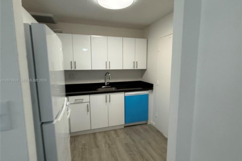 Copropriété à louer à Hallandale Beach, Floride: 1 chambre, 65.03 m2 № 2352810 - photo 7