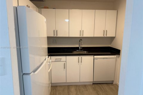 Copropriété à louer à Hallandale Beach, Floride: 1 chambre, 65.03 m2 № 2352810 - photo 30