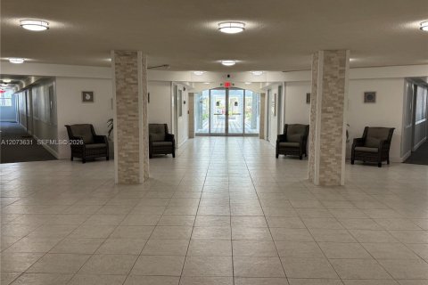 Copropriété à louer à Hallandale Beach, Floride: 1 chambre, 65.03 m2 № 2352810 - photo 17