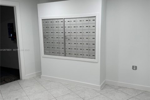 Copropriété à louer à Hallandale Beach, Floride: 1 chambre, 65.03 m2 № 2352810 - photo 18