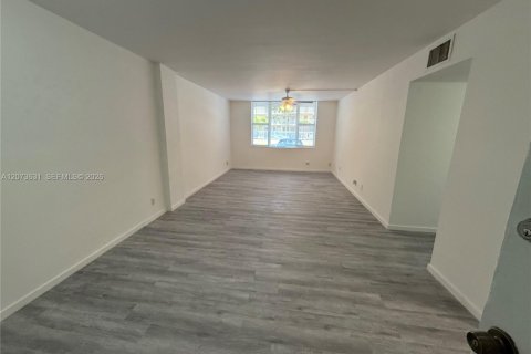 Copropriété à louer à Hallandale Beach, Floride: 1 chambre, 65.03 m2 № 2352810 - photo 16