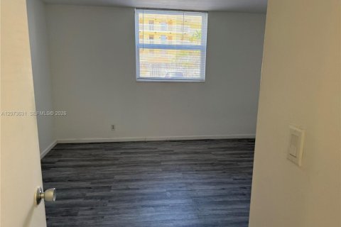 Copropriété à louer à Hallandale Beach, Floride: 1 chambre, 65.03 m2 № 2352810 - photo 29