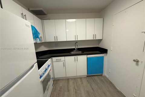 Copropriété à louer à Hallandale Beach, Floride: 1 chambre, 65.03 m2 № 2352810 - photo 6