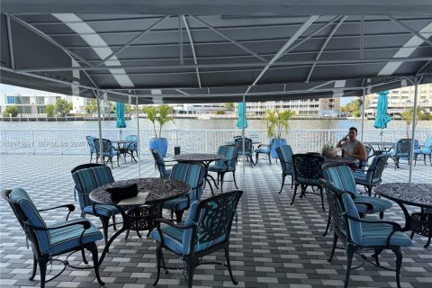 Copropriété à louer à Hallandale Beach, Floride: 1 chambre, 65.03 m2 № 2352810 - photo 22