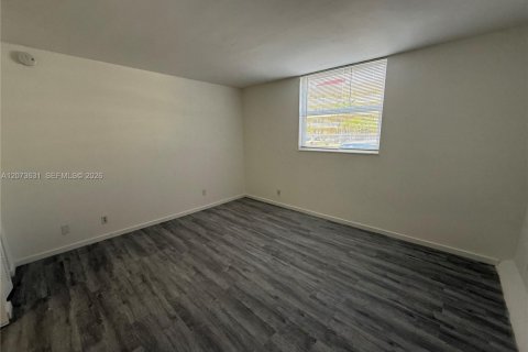 Copropriété à louer à Hallandale Beach, Floride: 1 chambre, 65.03 m2 № 2352810 - photo 10