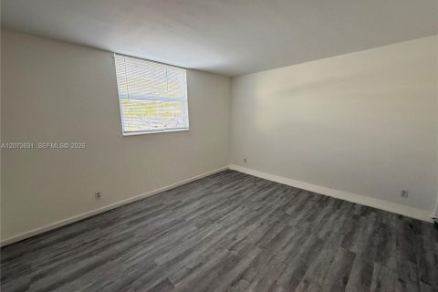 Copropriété à louer à Hallandale Beach, Floride: 1 chambre, 65.03 m2 № 2352810 - photo 11