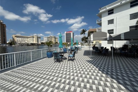 Copropriété à louer à Hallandale Beach, Floride: 1 chambre, 65.03 m2 № 2352810 - photo 19