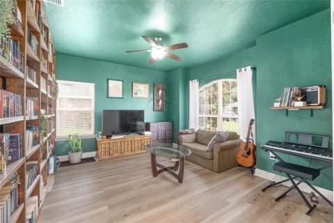 House in Ocala, Florida 4 bedrooms, 215.9 sq.m. № 2101591 - photo 3