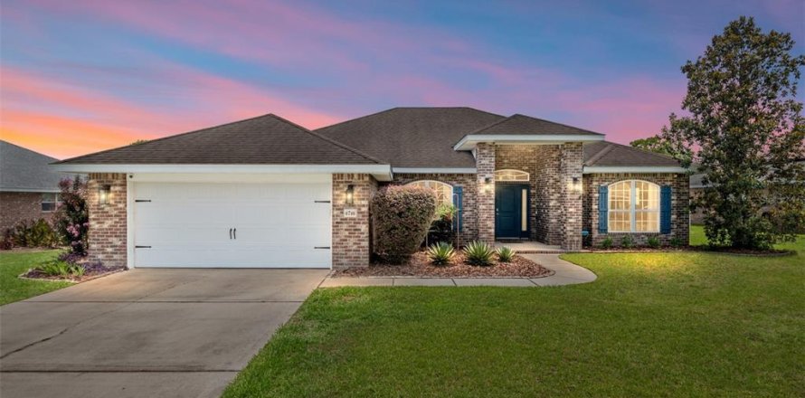 House in Ocala, Florida 4 bedrooms, 215.9 sq.m. № 2101591