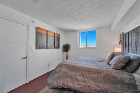 Condo in Miami, Florida, 1 bedroom  № 1994769 - photo 10