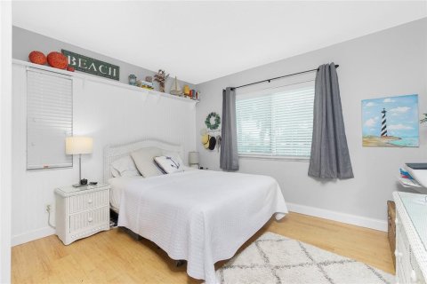 Condo in Englewood, Florida, 2 bedrooms № 2091898 - photo 12