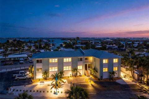 Condo in Englewood, Florida, 2 bedrooms № 2091898 - photo 2