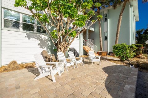 Condo in Englewood, Florida, 2 bedrooms № 2091898 - photo 16
