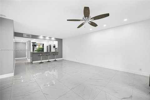Condo in Pompano Beach, Florida, 2 bedrooms  № 1752061 - photo 14