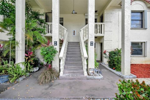 Condo in Pompano Beach, Florida, 2 bedrooms  № 1752061 - photo 11