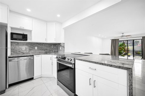Condo in Pompano Beach, Florida, 2 bedrooms  № 1752061 - photo 5