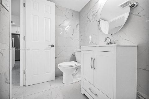 Condo in Pompano Beach, Florida, 2 bedrooms  № 1752061 - photo 30