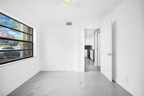 Condo in Pompano Beach, Florida, 2 bedrooms  № 1752061 - photo 20