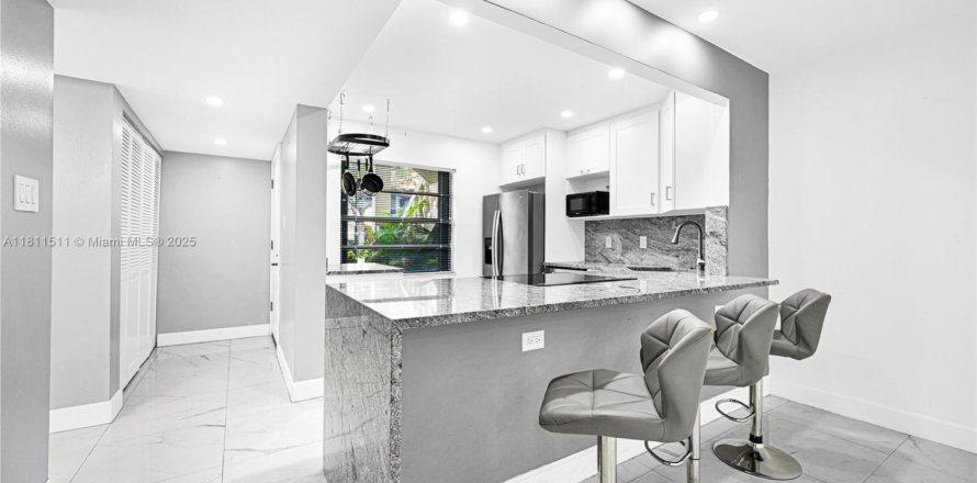 Condo in Pompano Beach, Florida, 2 bedrooms  № 1752061