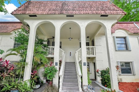 Condo in Pompano Beach, Florida, 2 bedrooms  № 1752061 - photo 10