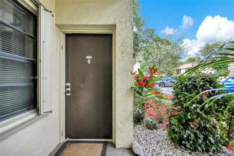 Condo in Pompano Beach, Florida, 2 bedrooms  № 1752061 - photo 13