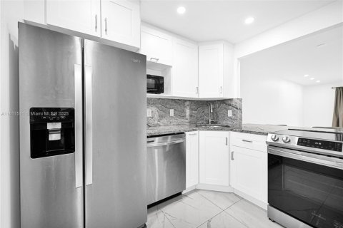 Condo in Pompano Beach, Florida, 2 bedrooms  № 1752061 - photo 7