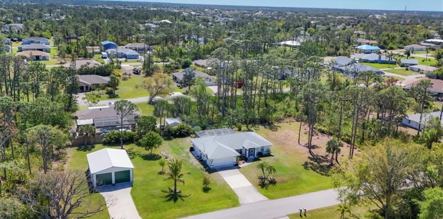 Casa en Port Charlotte, Florida 3 dormitorios, 129.32 m2 № 1734152