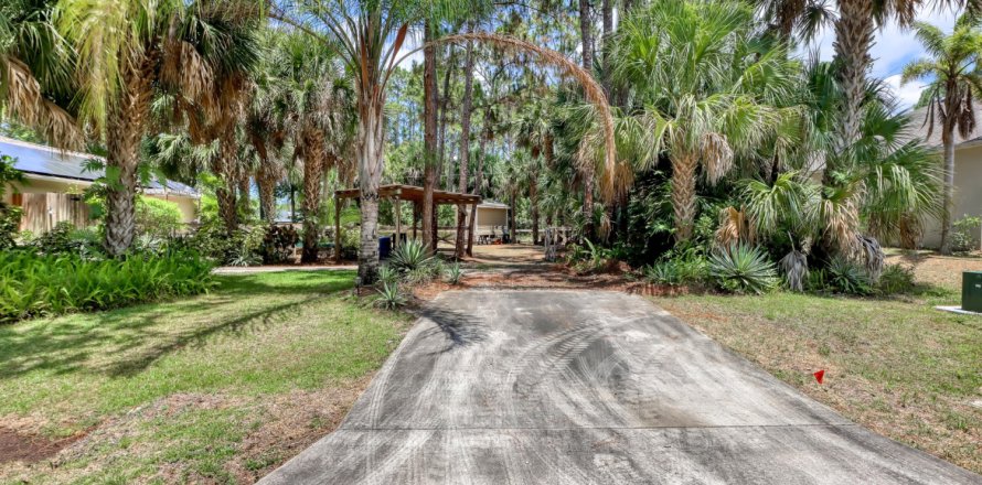 House in Palm Bay, Florida 3 bedrooms, 179.49 sq.m. № 1222662