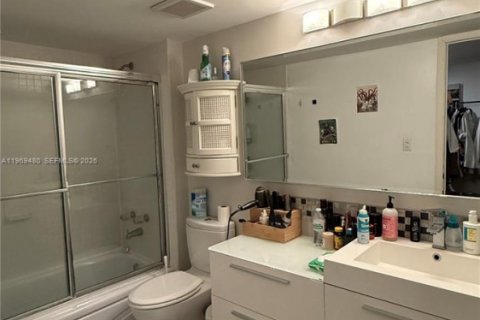 Condominio en alquiler en Miami, Florida, 2 dormitorios, 113.25 m2 № 2030608 - foto 7
