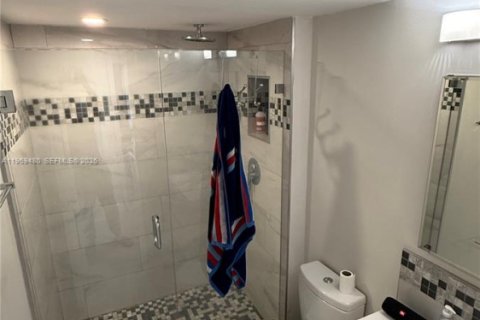 Condominio en alquiler en Miami, Florida, 2 dormitorios, 113.25 m2 № 2030608 - foto 8