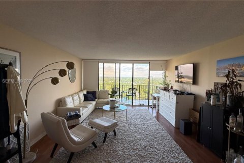 Condominio en alquiler en Miami, Florida, 2 dormitorios, 113.25 m2 № 2030608 - foto 4
